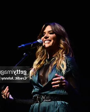 Kany Garcia San Jose